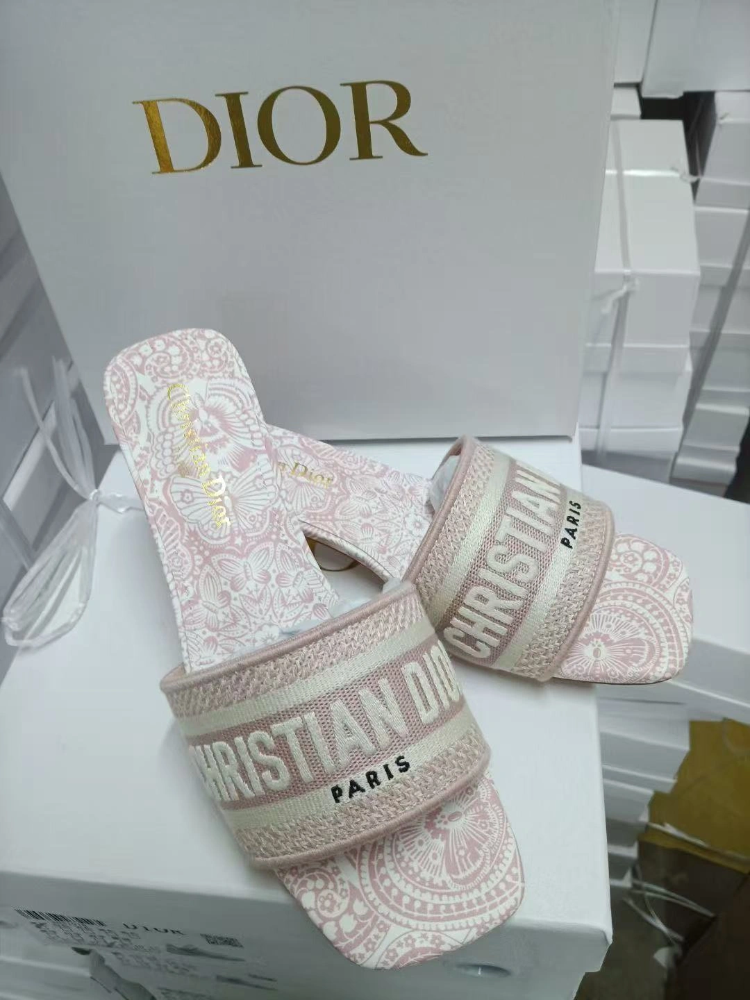 4ior KCQ902ECB_S35P embroidery cowhide Heel height：3.5CM item:ET-X234G1109